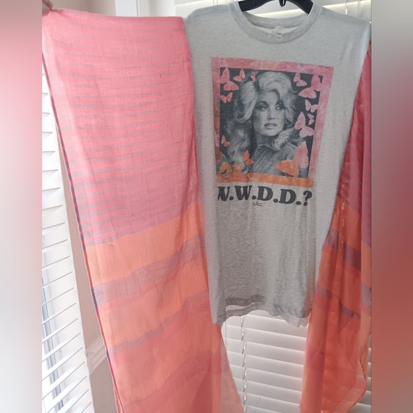 Upcycled Dolly Parton Graphic T-Shirt / Poncho - Picture 2 of 4
